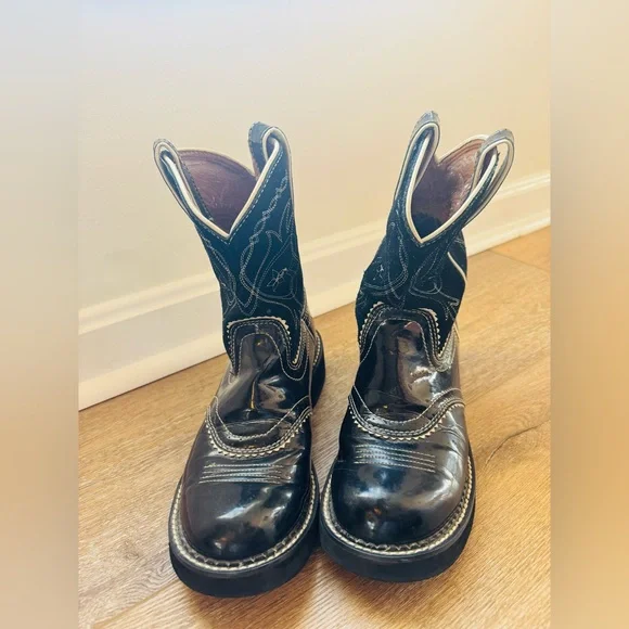 Ariat Women's Black Western
Patent Leather Boots Style
16803 - Size 8B - Picture 4 of 12